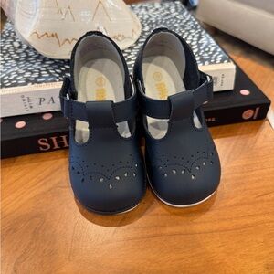 Classic Navy Girls Angel Shoes Size 5